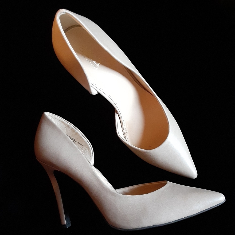 a.n.a. (a new approach) nude pumps
